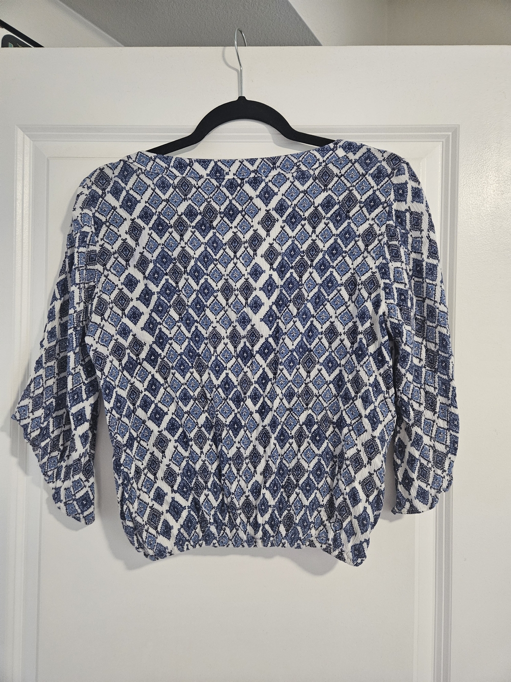 Veronica M Boho Blue and White Diamond Print V-Neck Blouse - Size Medium - Picture 5 of 5